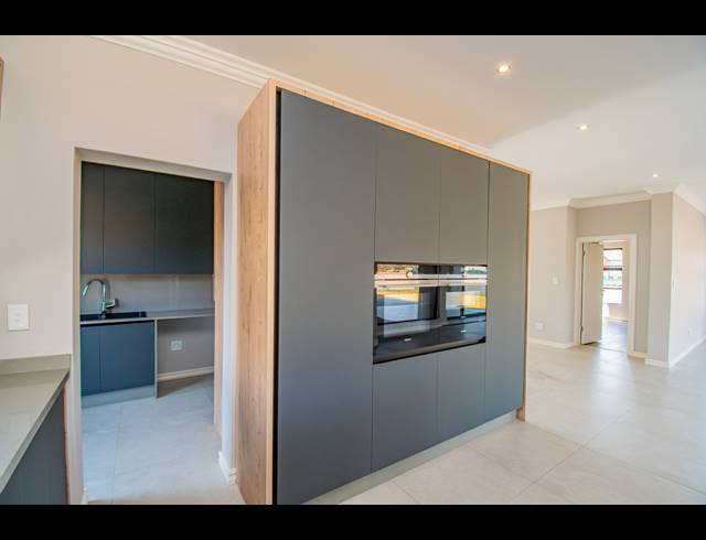 4 BEDROOM GATED ESTATE FOR SALE IN WATERLAKE FARM LIFESTYLE ESTATE